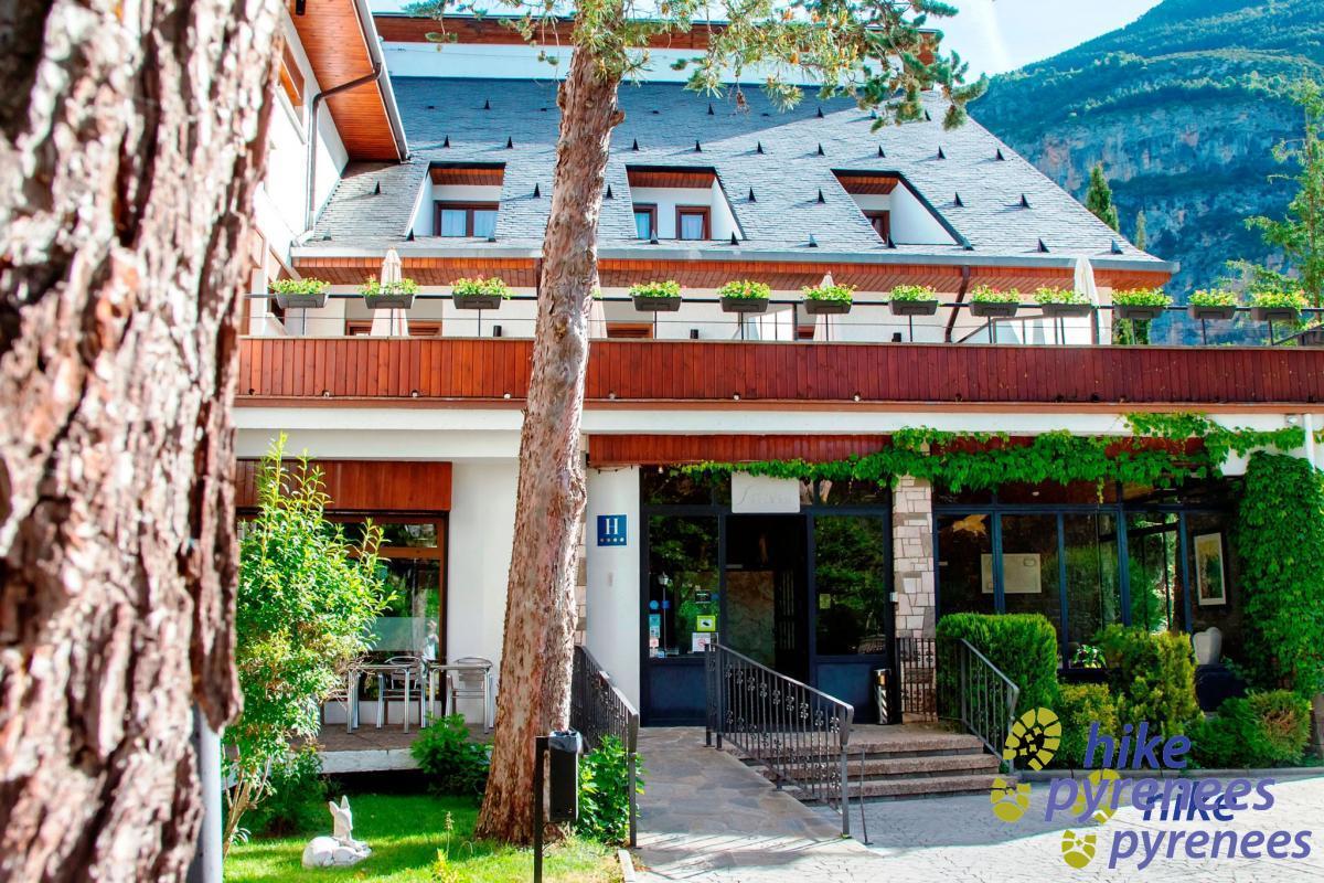 Hotel Ordesa - Front door
